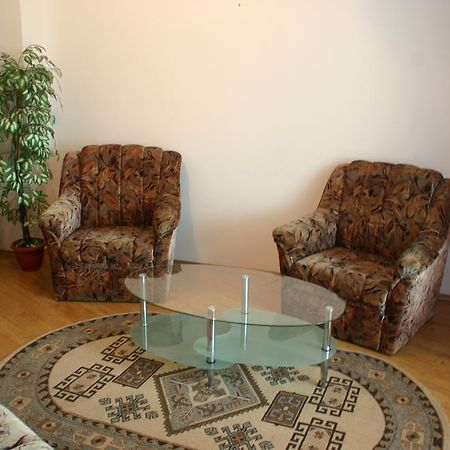 Salonul Rosu Apartment Bacau Bagian luar foto