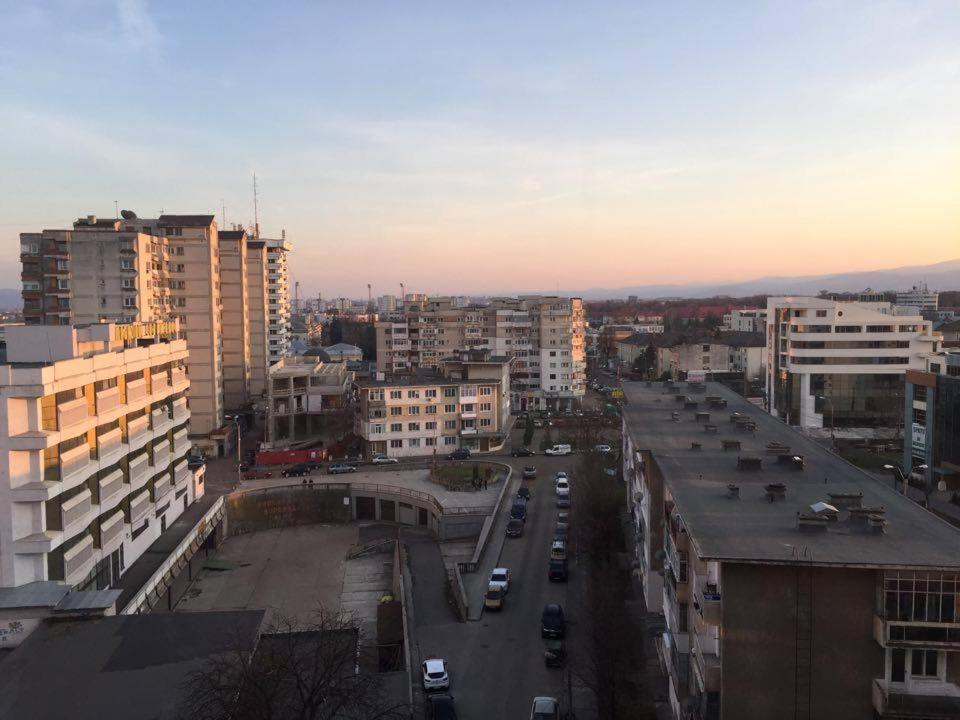 Salonul Rosu Apartment Bacau Bagian luar foto