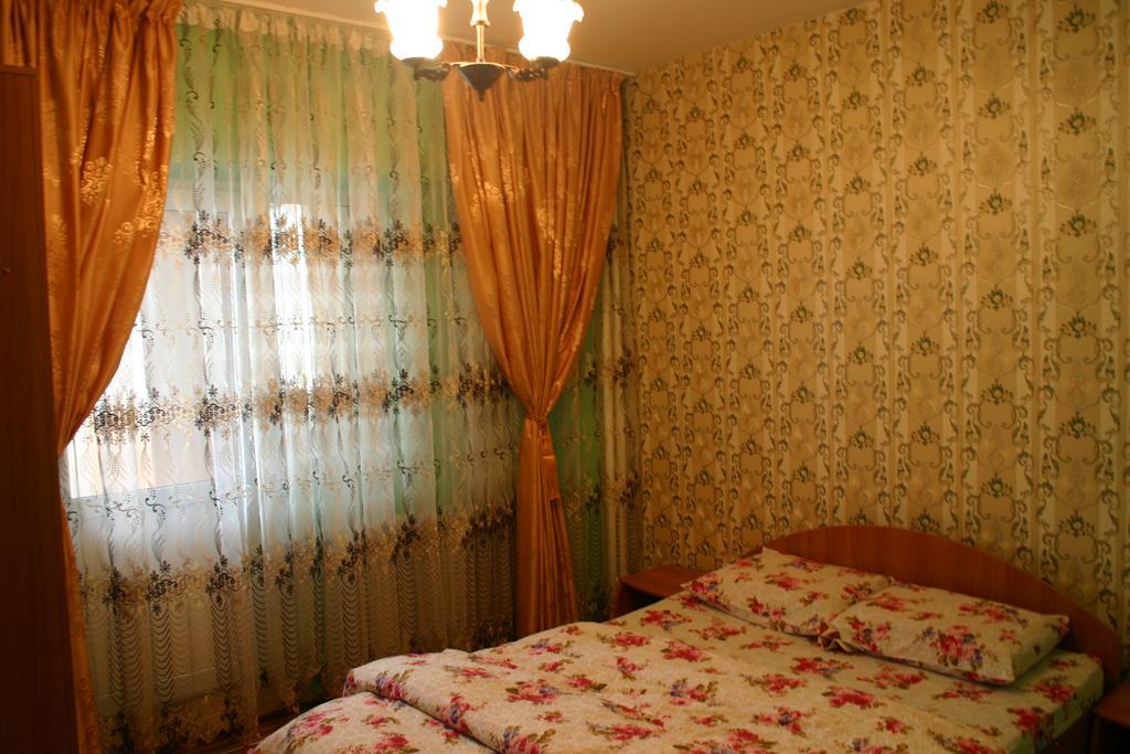 Salonul Rosu Apartment Bacau Bagian luar foto